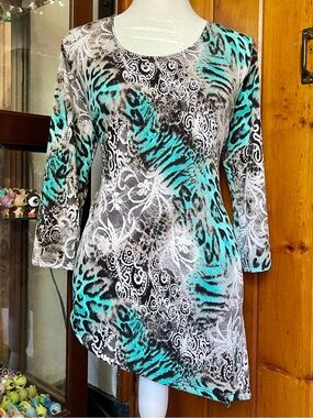 Y2K Jostar Teal Black White Animal Print Asymmetrical 3/4 Sleeved Top Size M